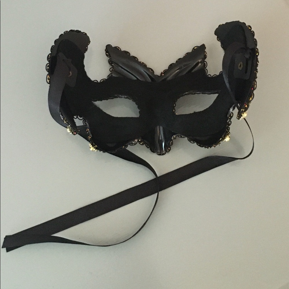 Mask - Picture 2 of 2